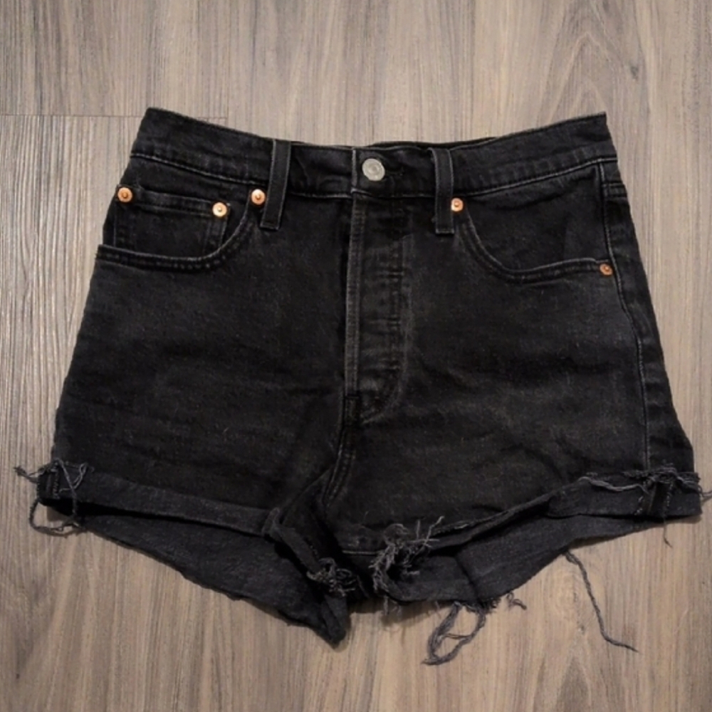 Levi's Ribcage Shorts - Picture 2 of 4